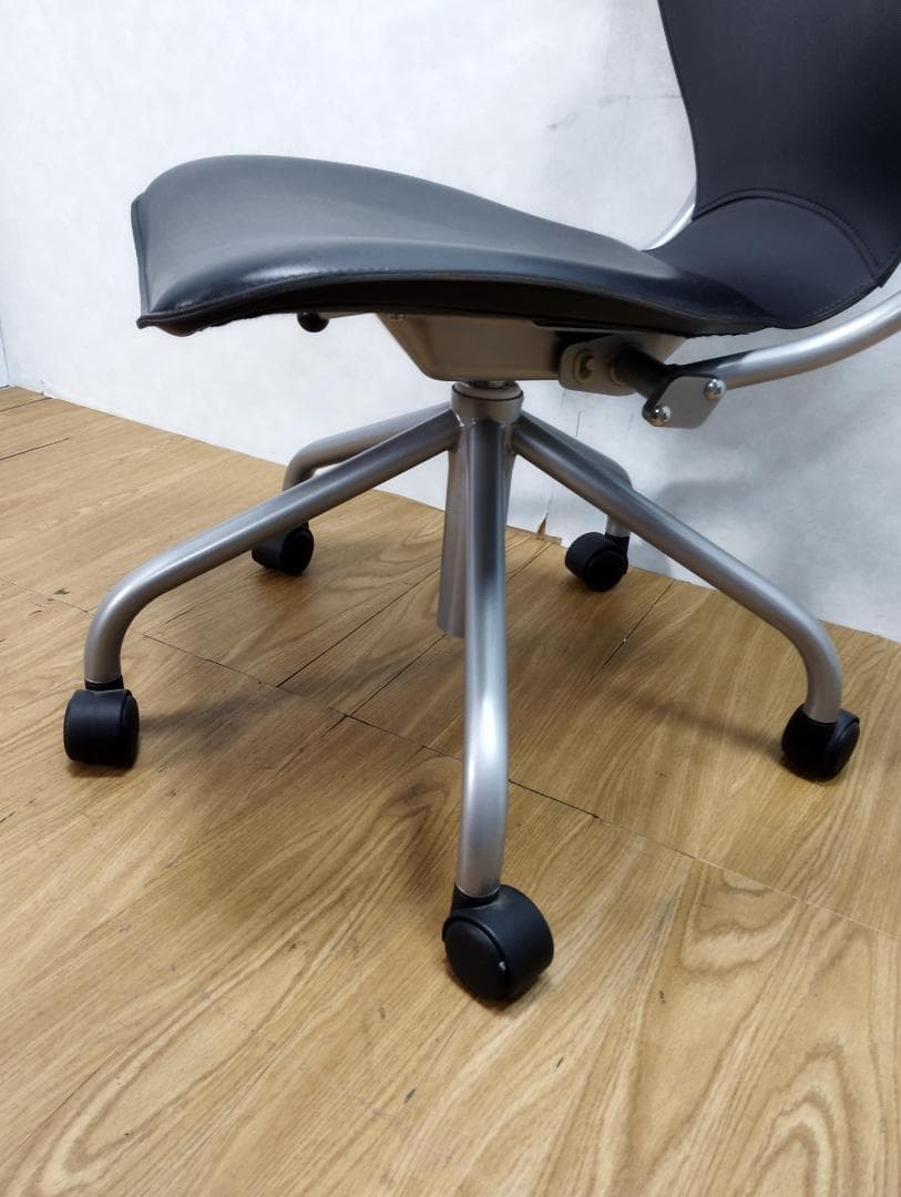 K♢1060 カリモク デスクチェア アームチェア XT4310BJE