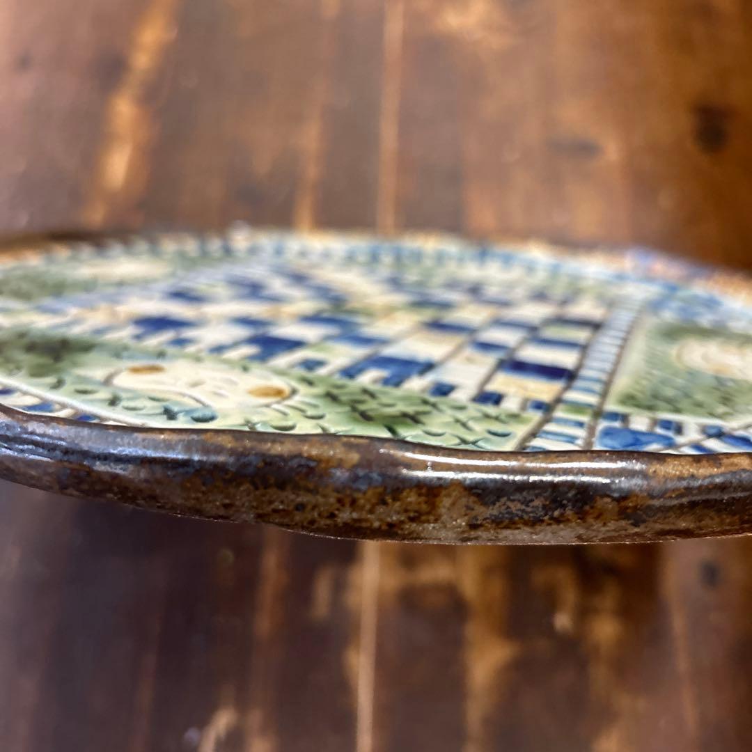 沖縄　やちむん　作家　陶芸作家　大皿プレート　手彫り　手削り　飾り皿　猫　8寸皿