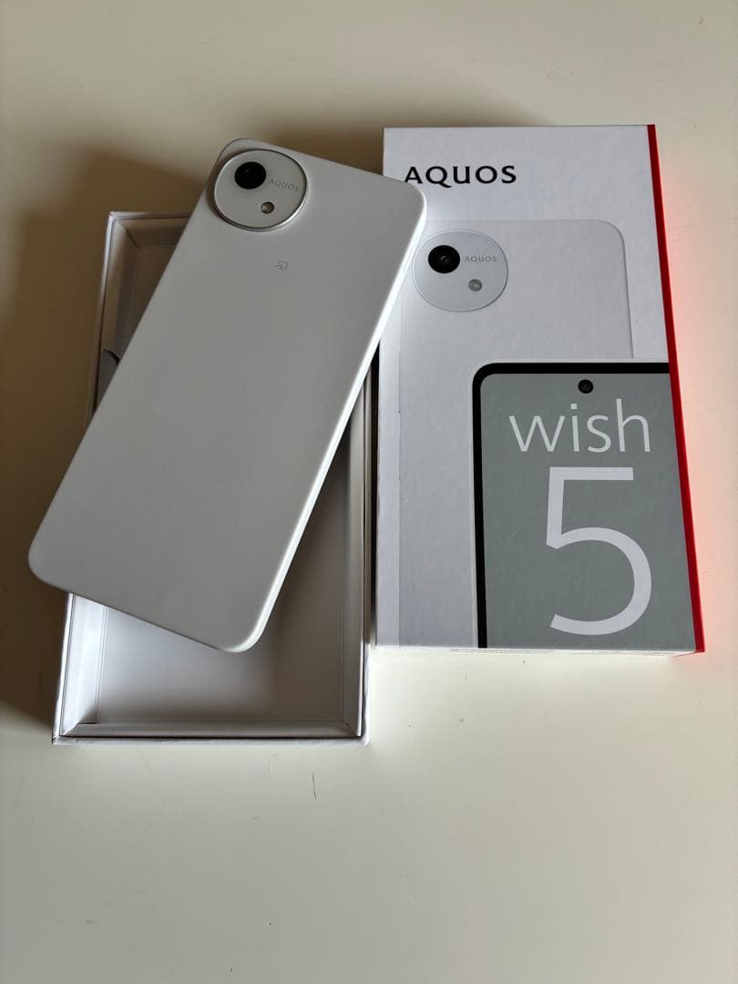 ★新品同様★AQUOS wish5 ★YUKIホワイト ★SH-52F★