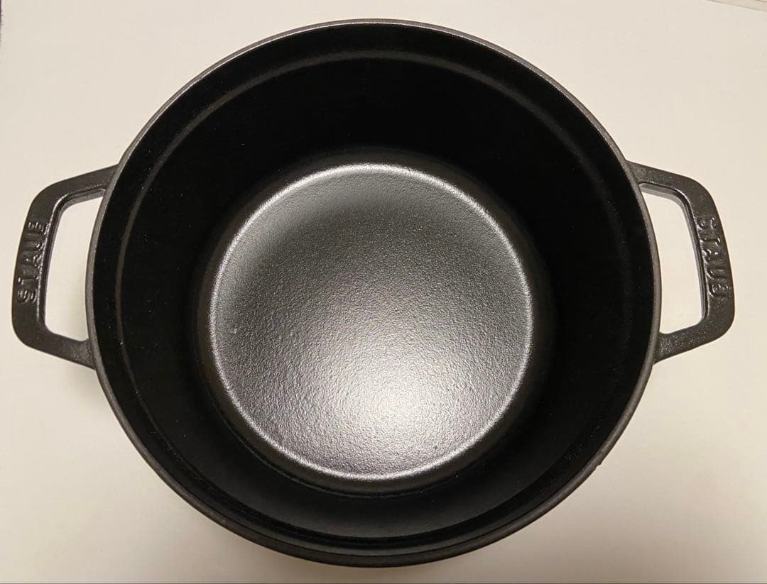 【新品未使用】 Staub ココット ラウンド 24cm +マスターブック