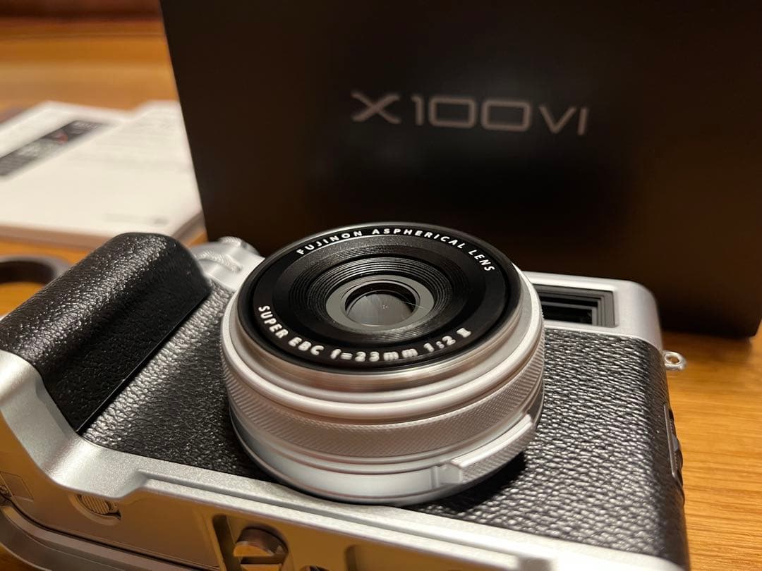 【ショット数600回】FUJIFILM x100ⅵ シルバー アクセサリー多数