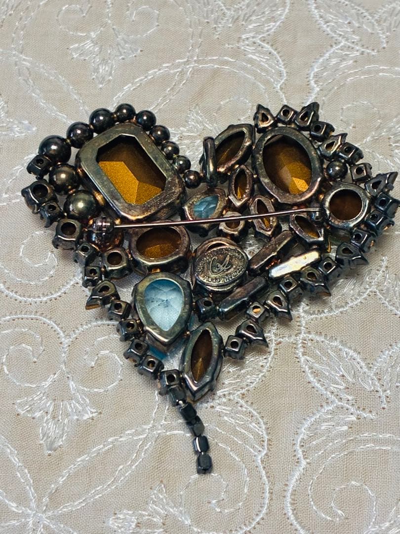 Christian Lacroix ハート型ブローチ