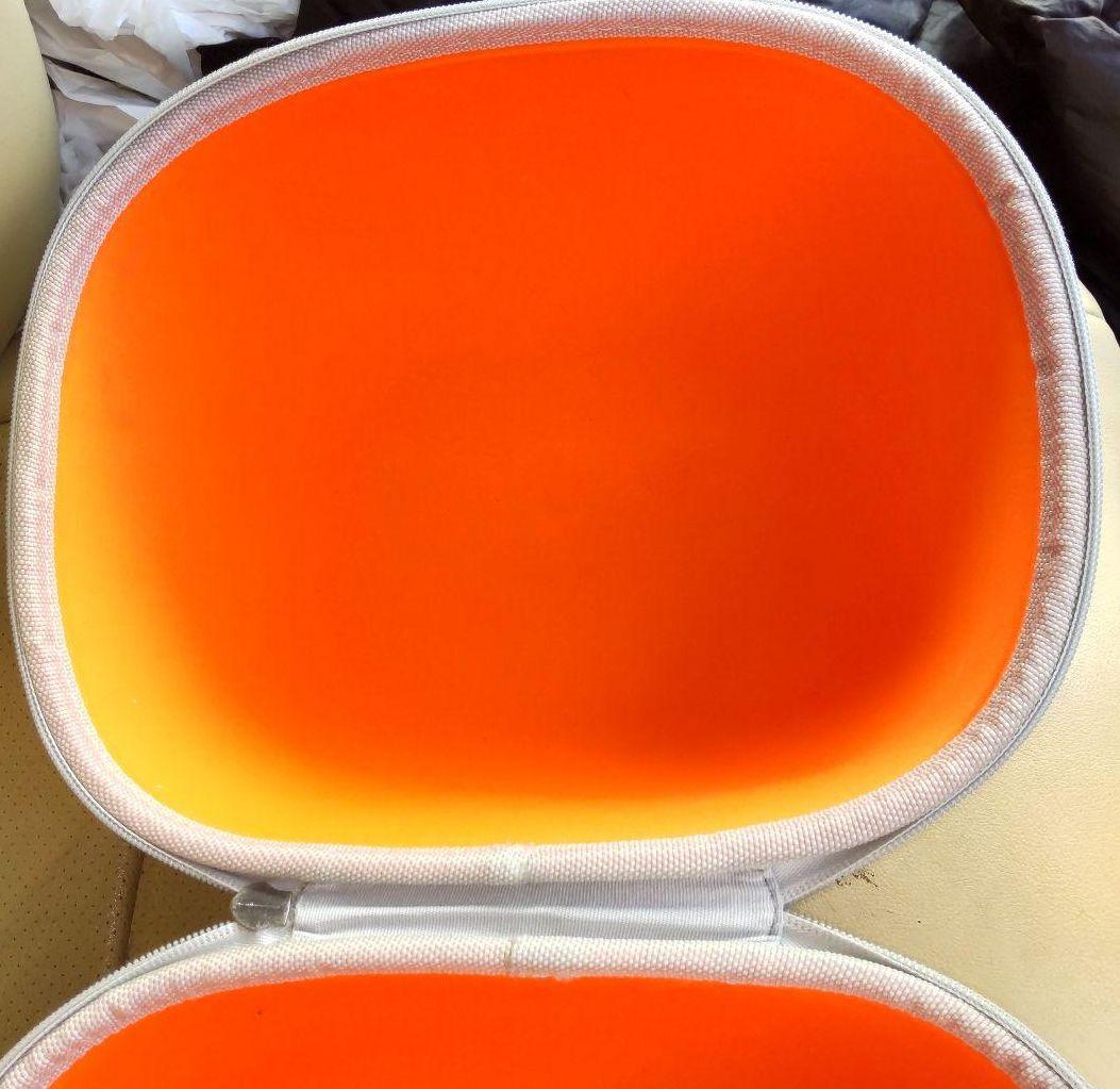 a  POC ヘルメットケース