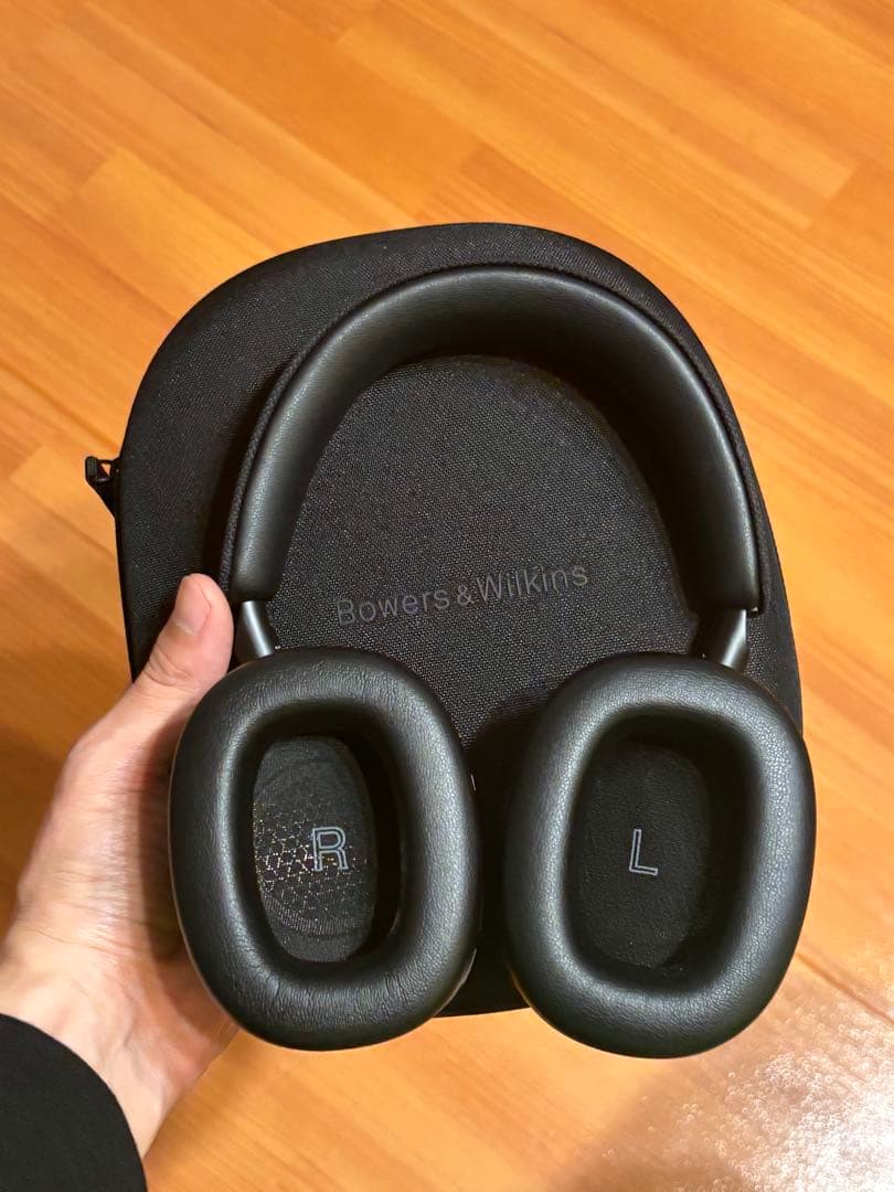 ク*ロ様 Bowers & Wilkins ヘッドホン Px7S2E スタンド付