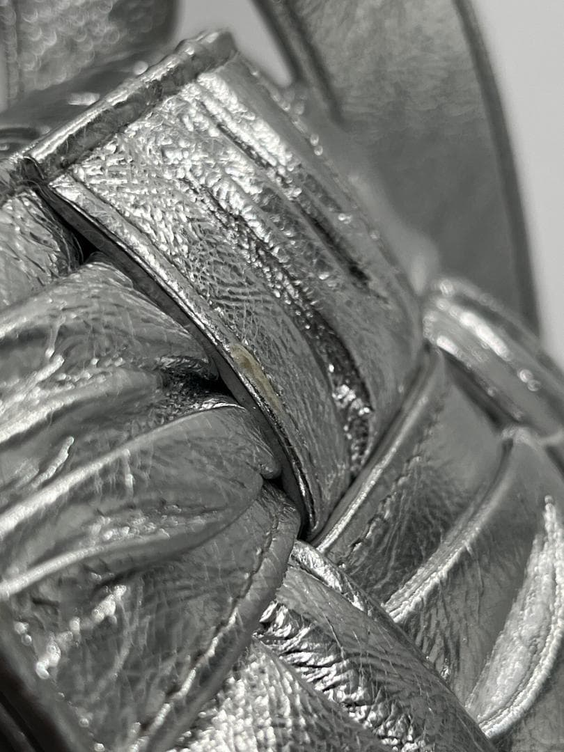 ボッテガヴェネタ　イントレチャート　シルバーショルダーバッグ