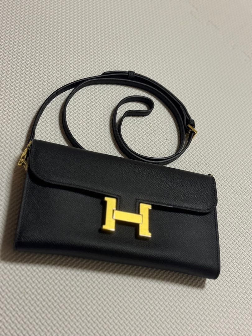 【新品未使用】Hロゴ ブラックショルダーバッグ