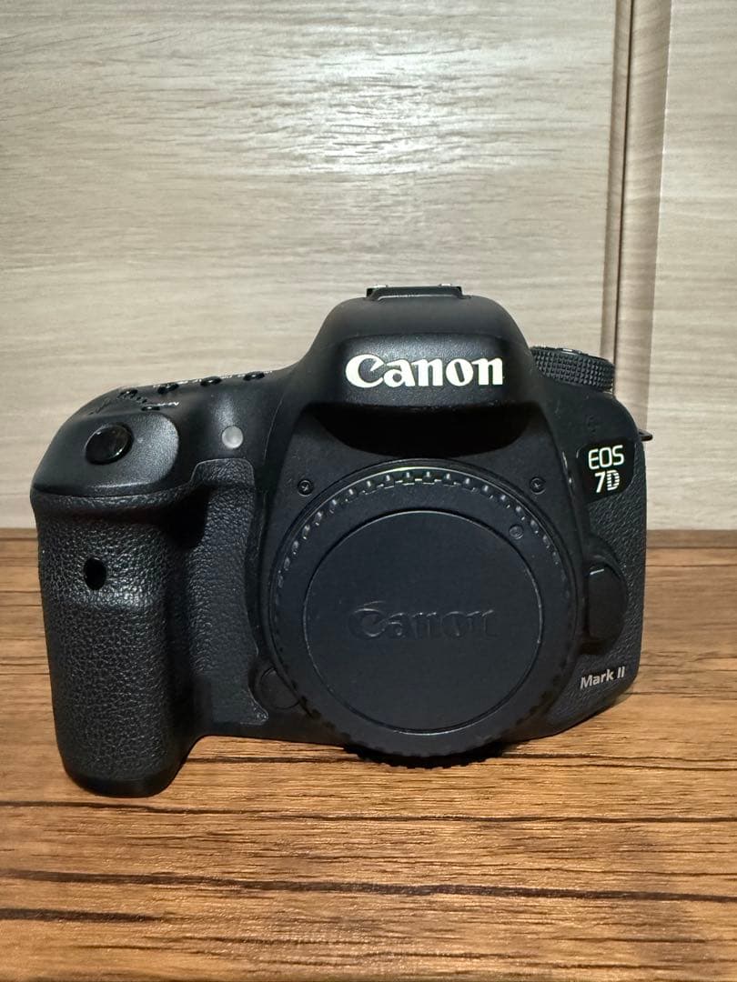 【美品】Canon EOS 7D Mark II 本体 バッテリーグリップ付き