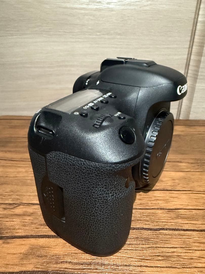 【美品】Canon EOS 7D Mark II 本体 バッテリーグリップ付き
