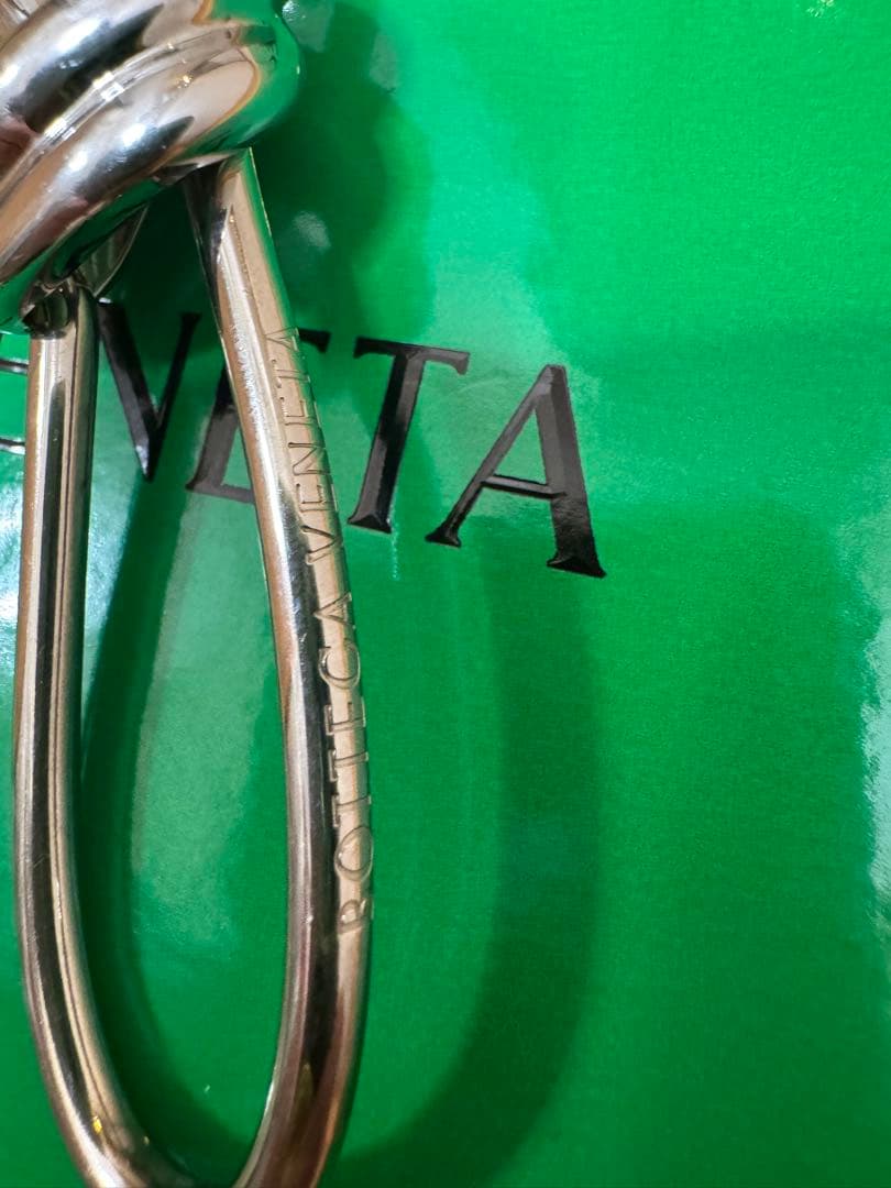 早い者勝ちBOTTEGA VENETA◆アンディアモ キーホルダー ロゴ付き