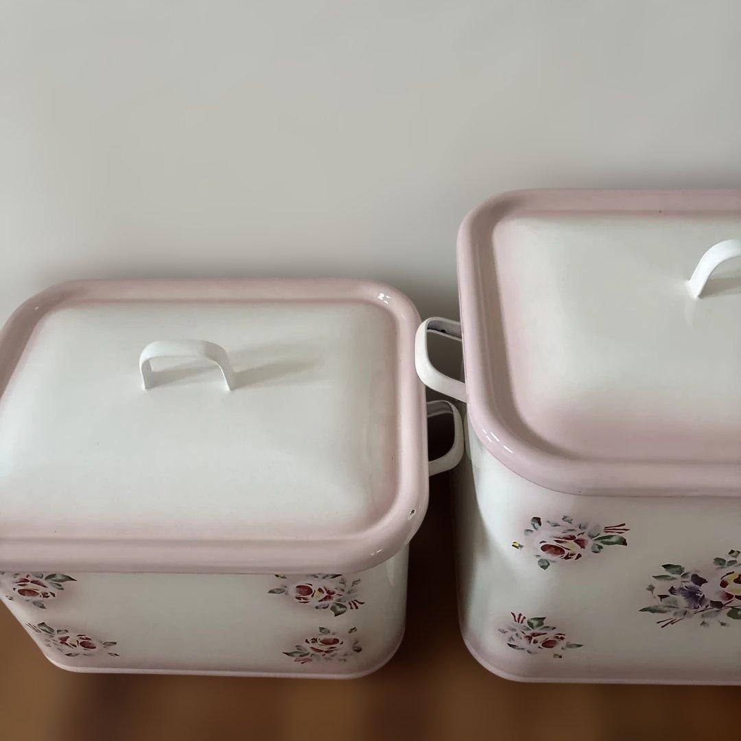 イマンホーローストッカー　　2個