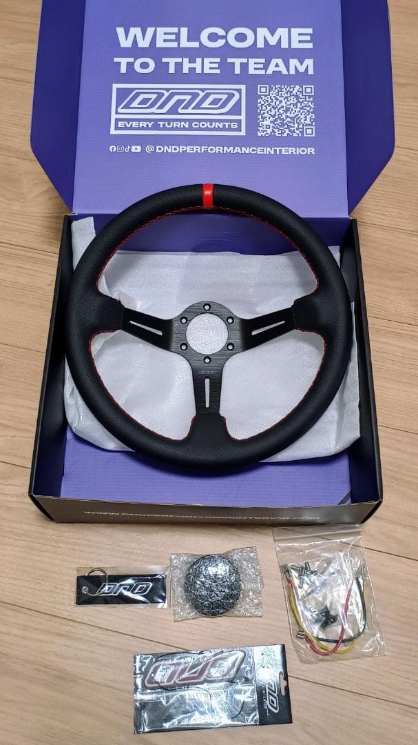 DND　パンチングレザー　レッドステッチ　ステアリング　赤　USDM