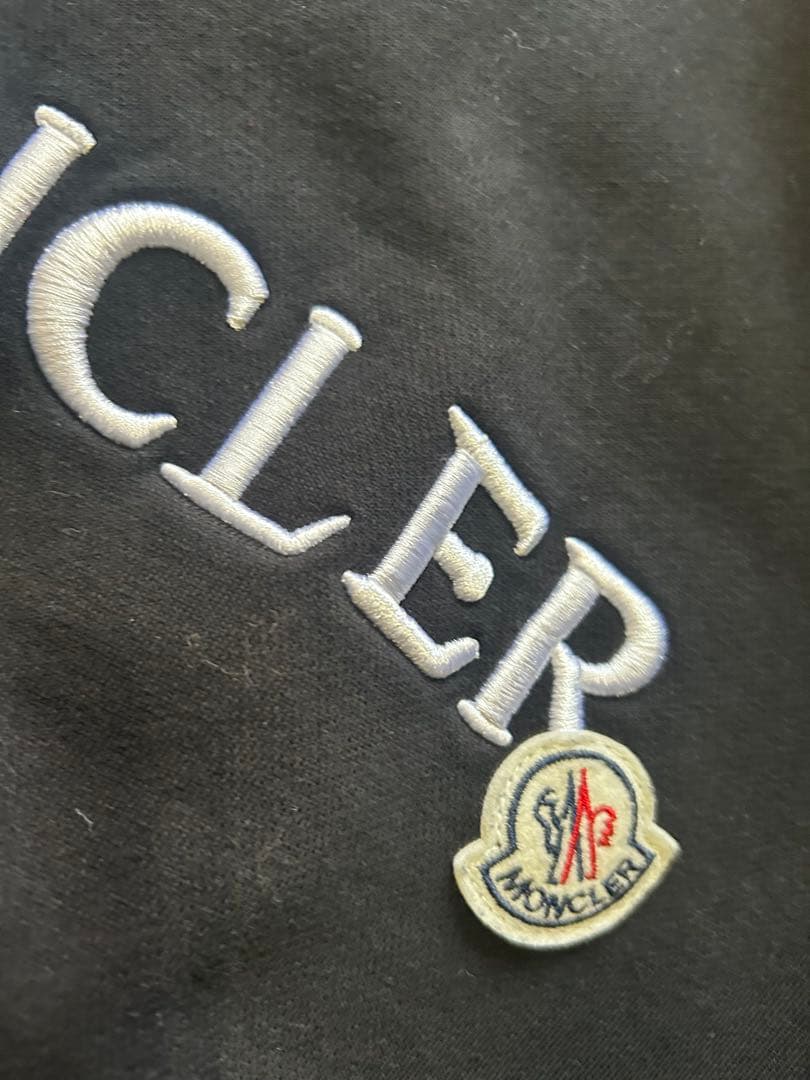 MONCLER ブラック トレーナー