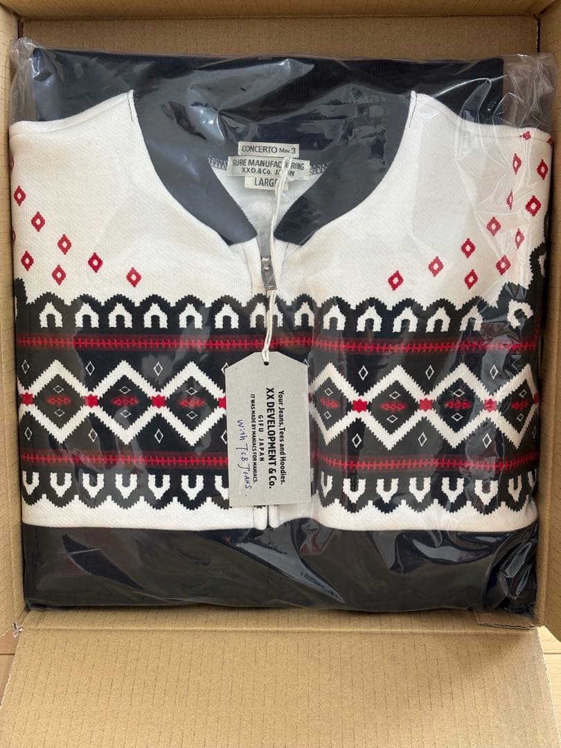 新 PATTERN ZIP SWEATSHIRT W/TCB JEANS