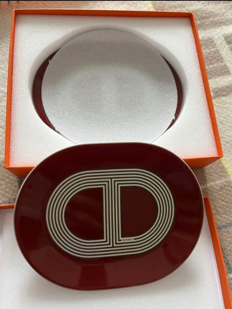入手困難 エルメス HERMES ミニラリー24 オーバルプレート レッド2枚