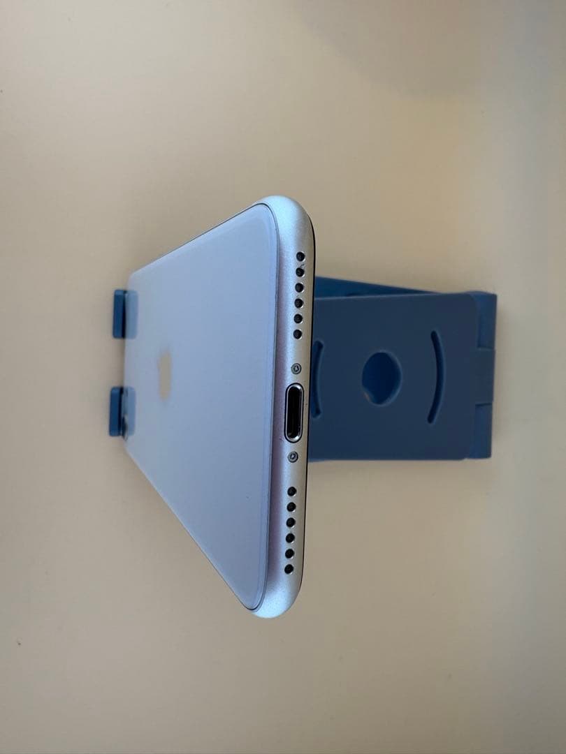 iPhone SE 第3世代 128GB スターライト　バッテリー100% 美品