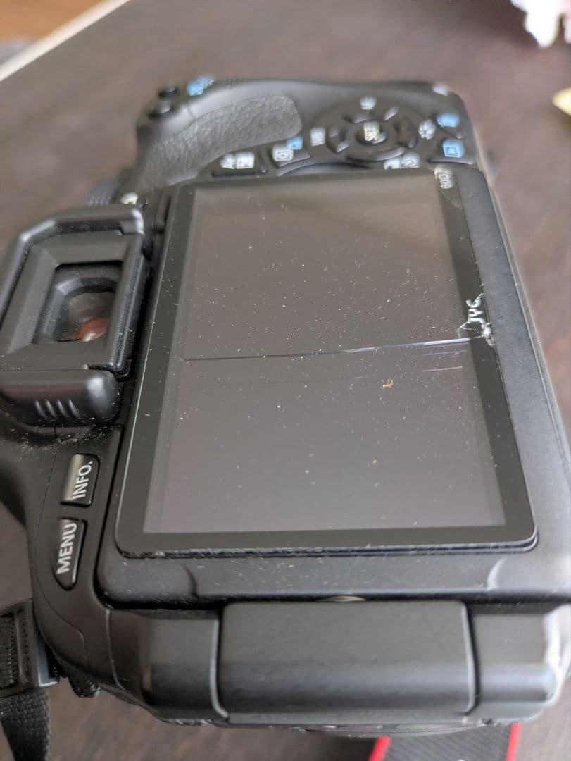 Canon EOS Kiss x5レンズ キット 　ディスプレイ割れ