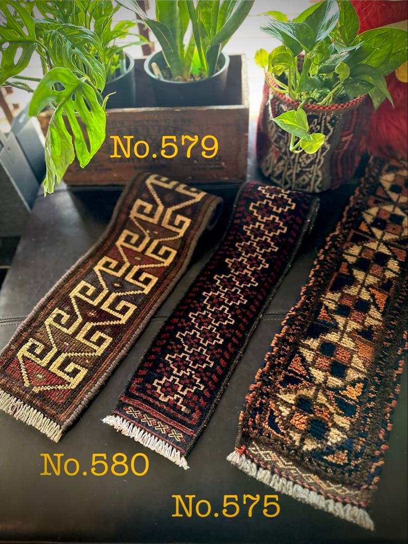 トライバルラグ　ヴィンテージラグ　バルーチ族　ミニラグ　キャメルネックバンド