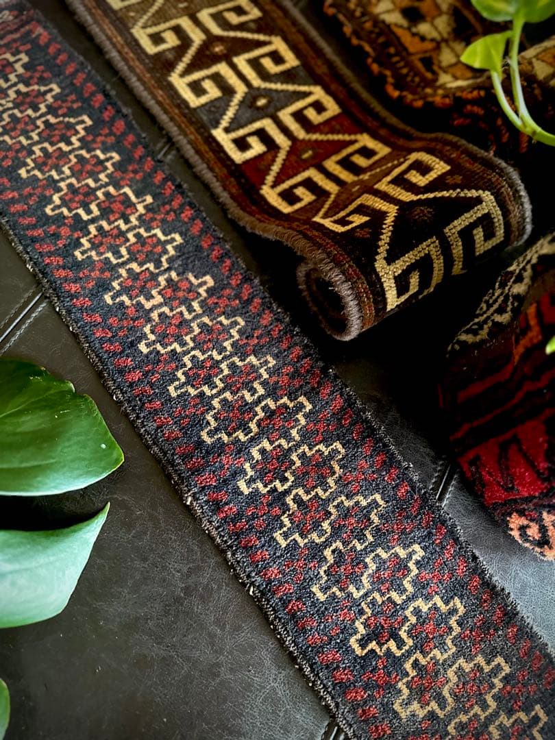 トライバルラグ　ヴィンテージラグ　バルーチ族　ミニラグ　キャメルネックバンド