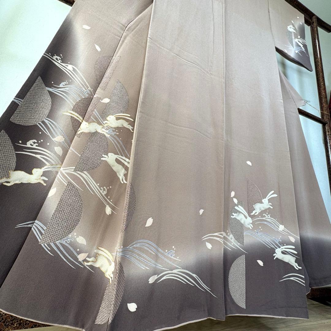 超美品　袷　訪問着　正絹　現代　波　うさぎ　小豆色　刺繍　桜　162裄65