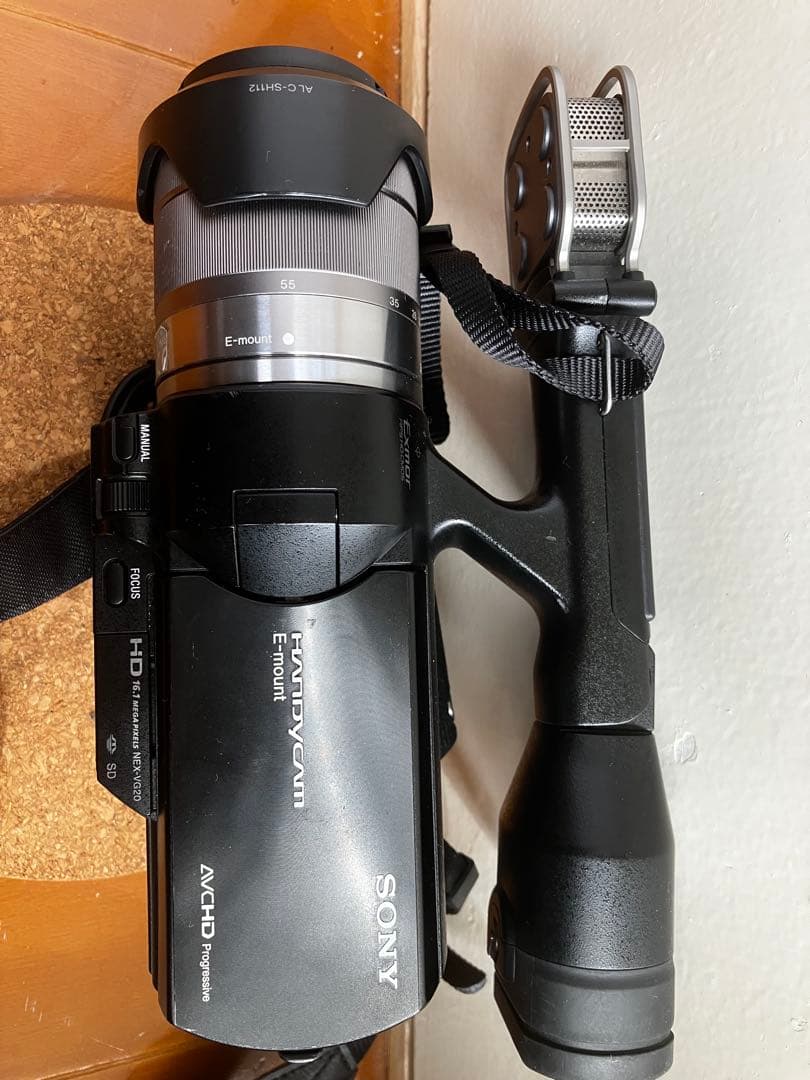 フルマニュアル名機SONY NEX-VG20。 レンズ／バッテリー／充電器も付属