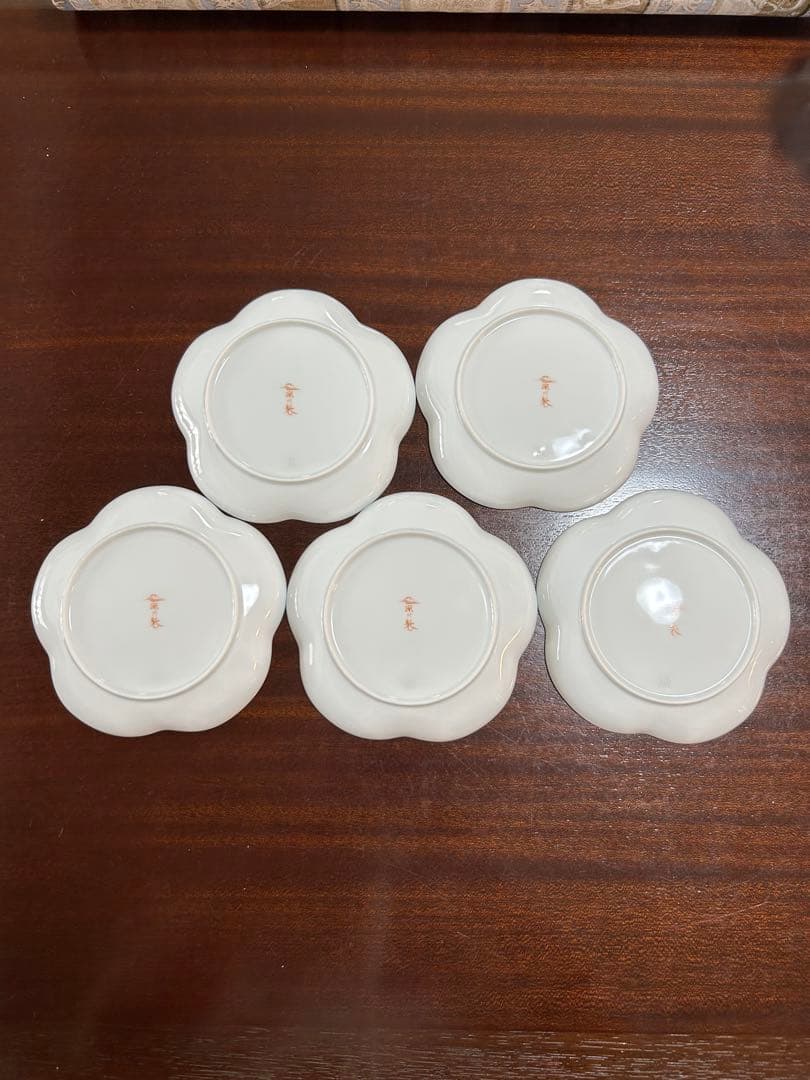 深川製磁　宮内庁御用達　寿赤絵　ペア紅茶碗皿　小皿揃　梅型銘々皿揃　１２点セット