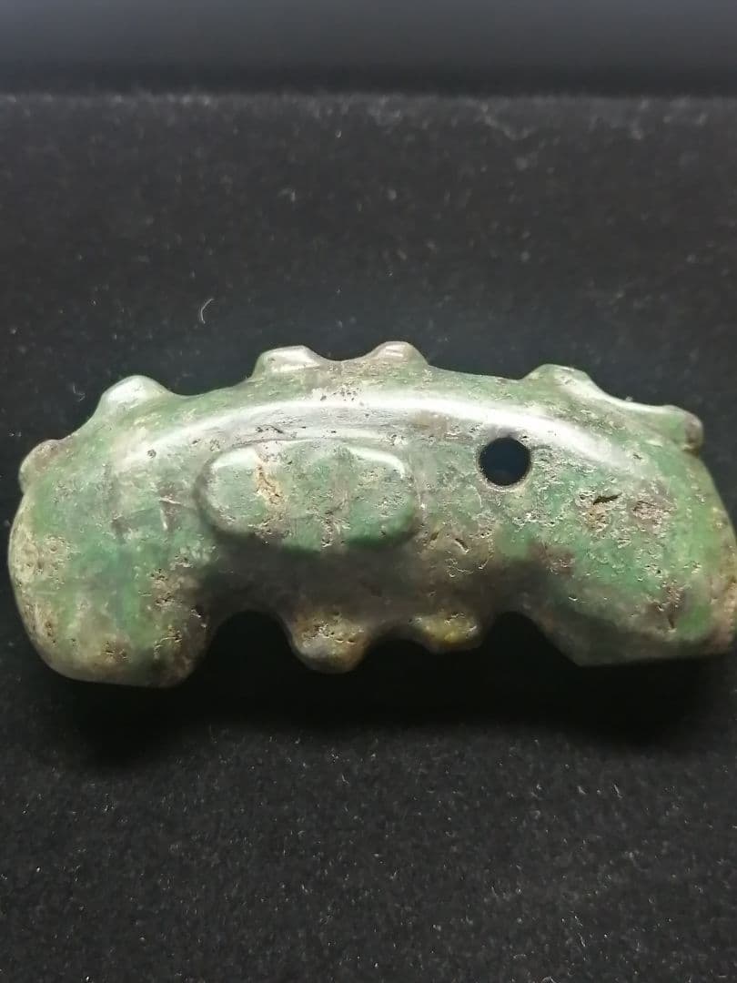 ★古墳期『蛇紋子持勾玉』出土品。大型勾玉　7.0cm　蛇紋石　凄い迫力があります