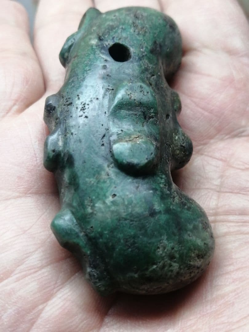 ★古墳期『蛇紋子持勾玉』出土品。大型勾玉　7.0cm　蛇紋石　凄い迫力があります