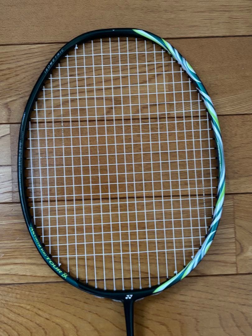 バドミントンラケット 100VA TOUR