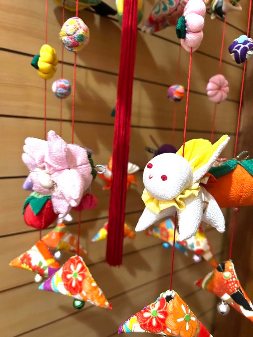伝統工芸豪華吊るし雛9連飾り　ちりめん細工ハンドメイド　お正月、雛飾り