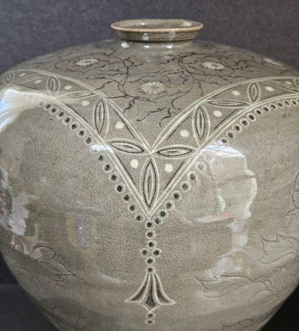 高麗青磁　象嵌　花唐草　瓔珞文様　陰刻牡丹図　大梅瓶　近代作品　高さ40.1cm