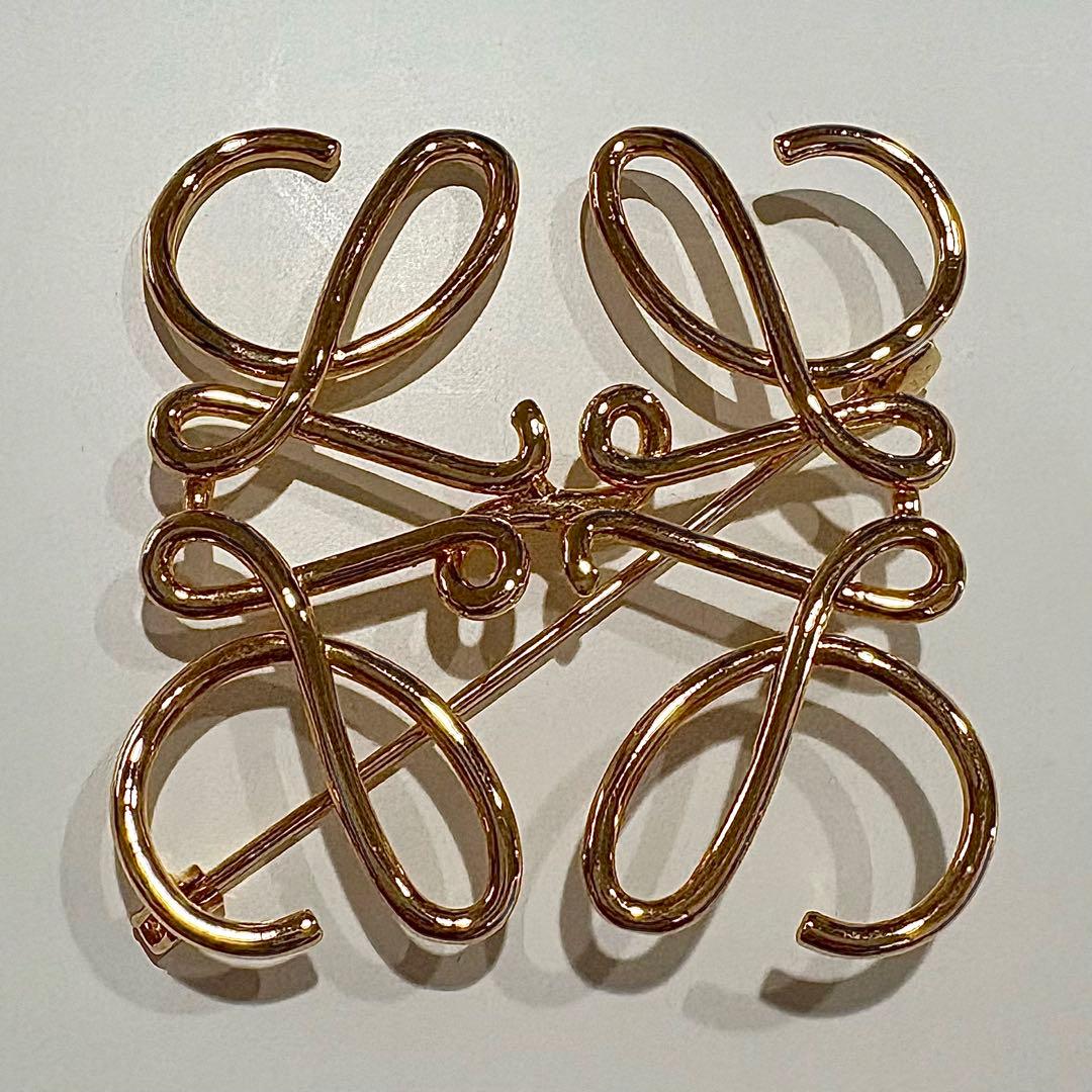 Ri【美品】LOEWE アナグラム ブローチ ゴールド 箱付き