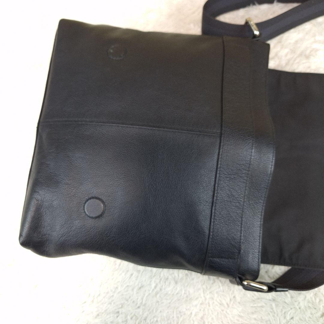 COACH　コーチ　メッセンジャーバッグ　レザー　シボ　ブラック