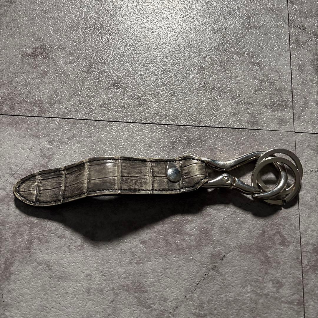 ISAMU KATAYAMA BACKLASH クロコ墨染め キーホルダー　鰐革