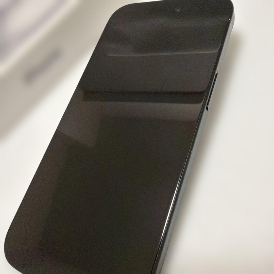 iPhone15 128GB ブラック SIMフリー 背面ヒビあり