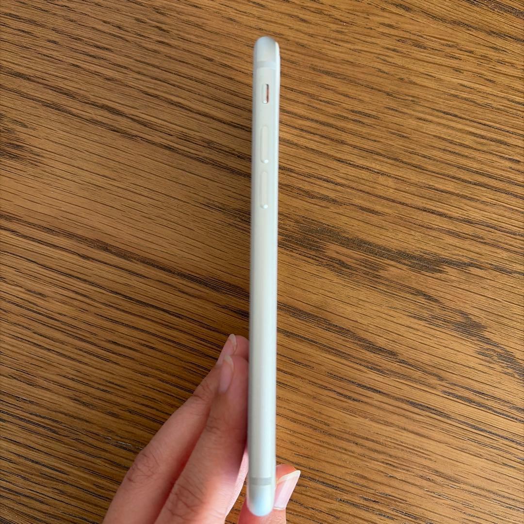 【最終値下げ】Apple iPhone 8 シルバー 付属品付き　SIMフリー