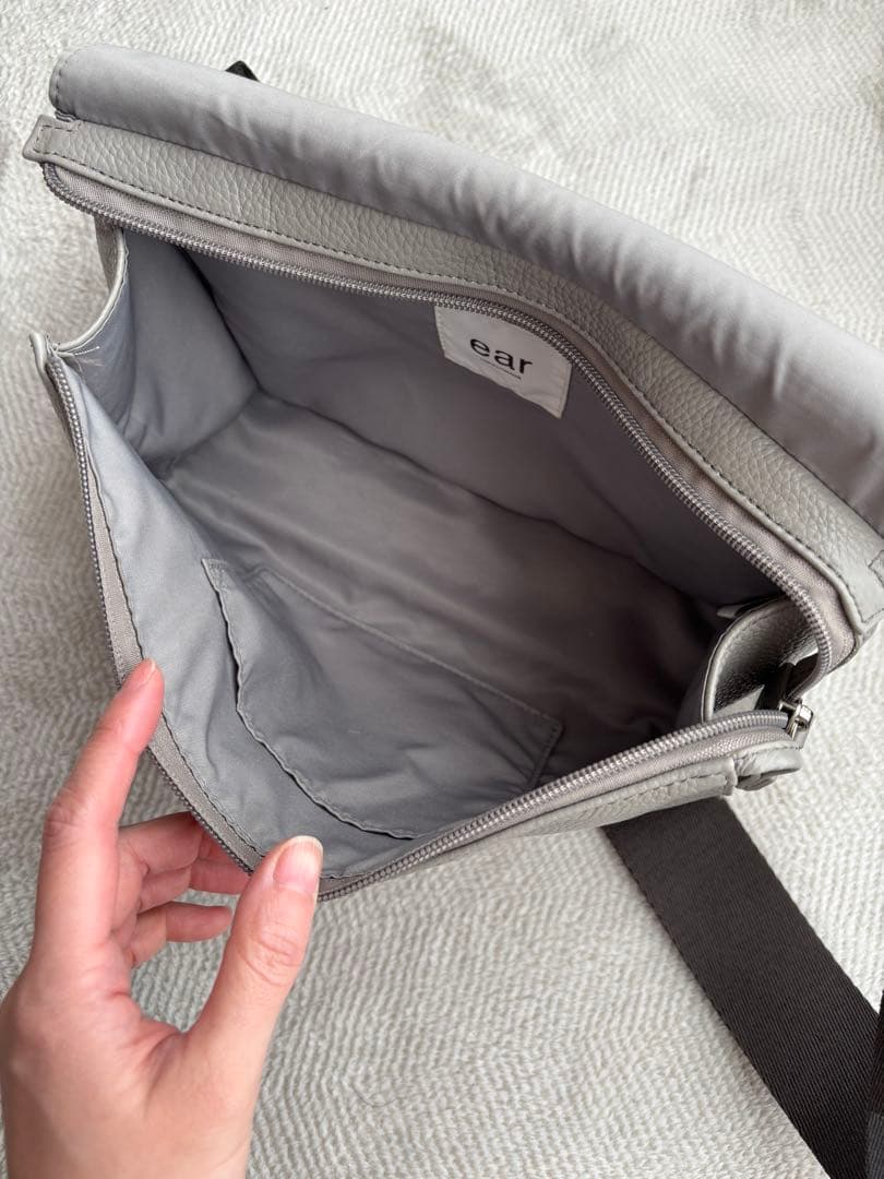 ear PAPILLONNER(イアパピヨネ) 本革　ボディバッグ