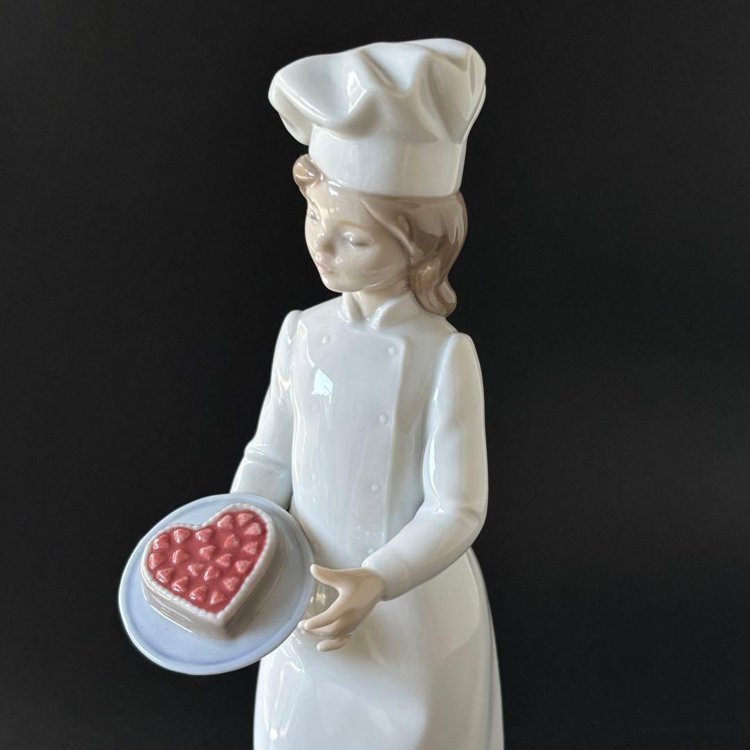 リヤドロ　NAO フィギュリン　パティシエ　Delicious Cake
