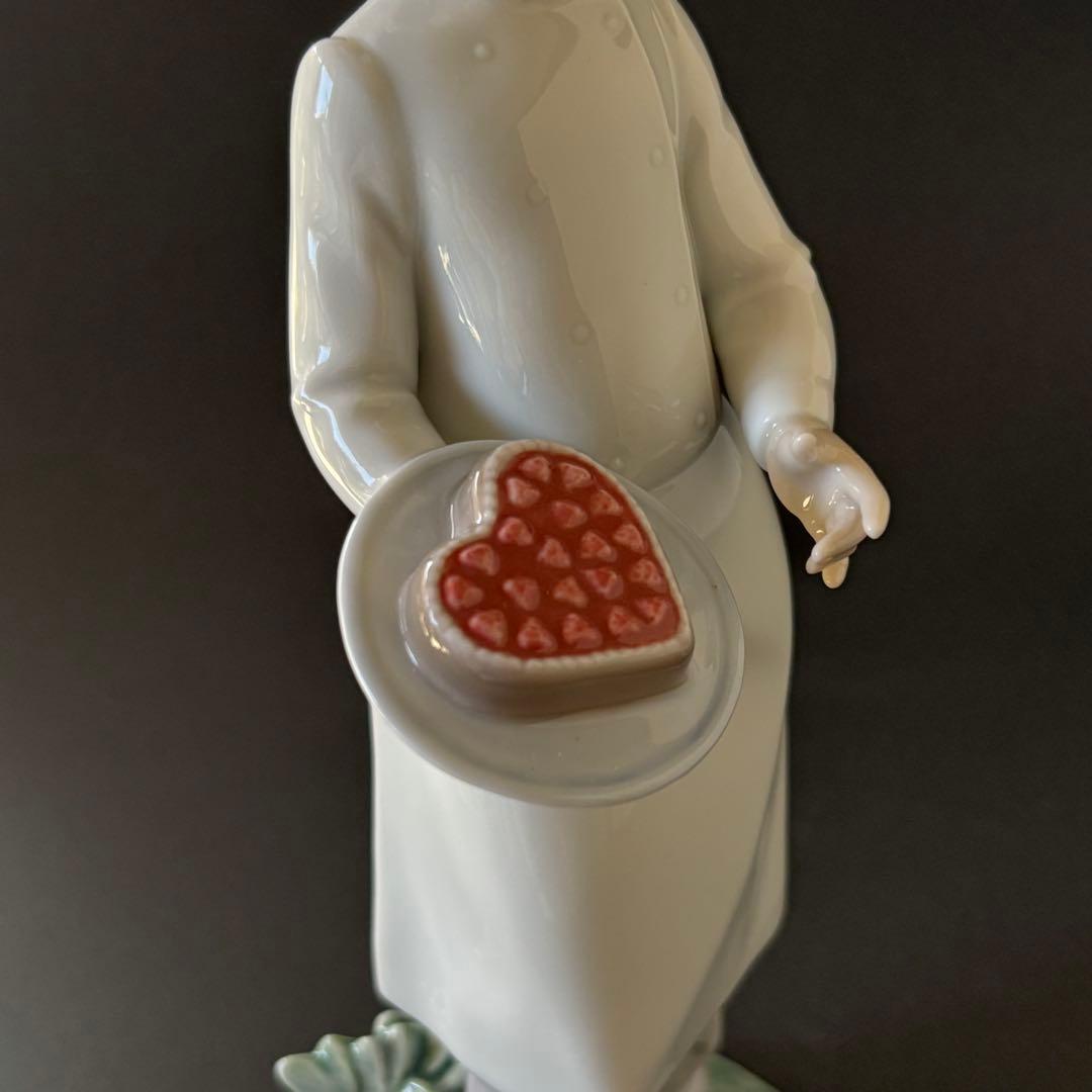 リヤドロ　NAO フィギュリン　パティシエ　Delicious Cake