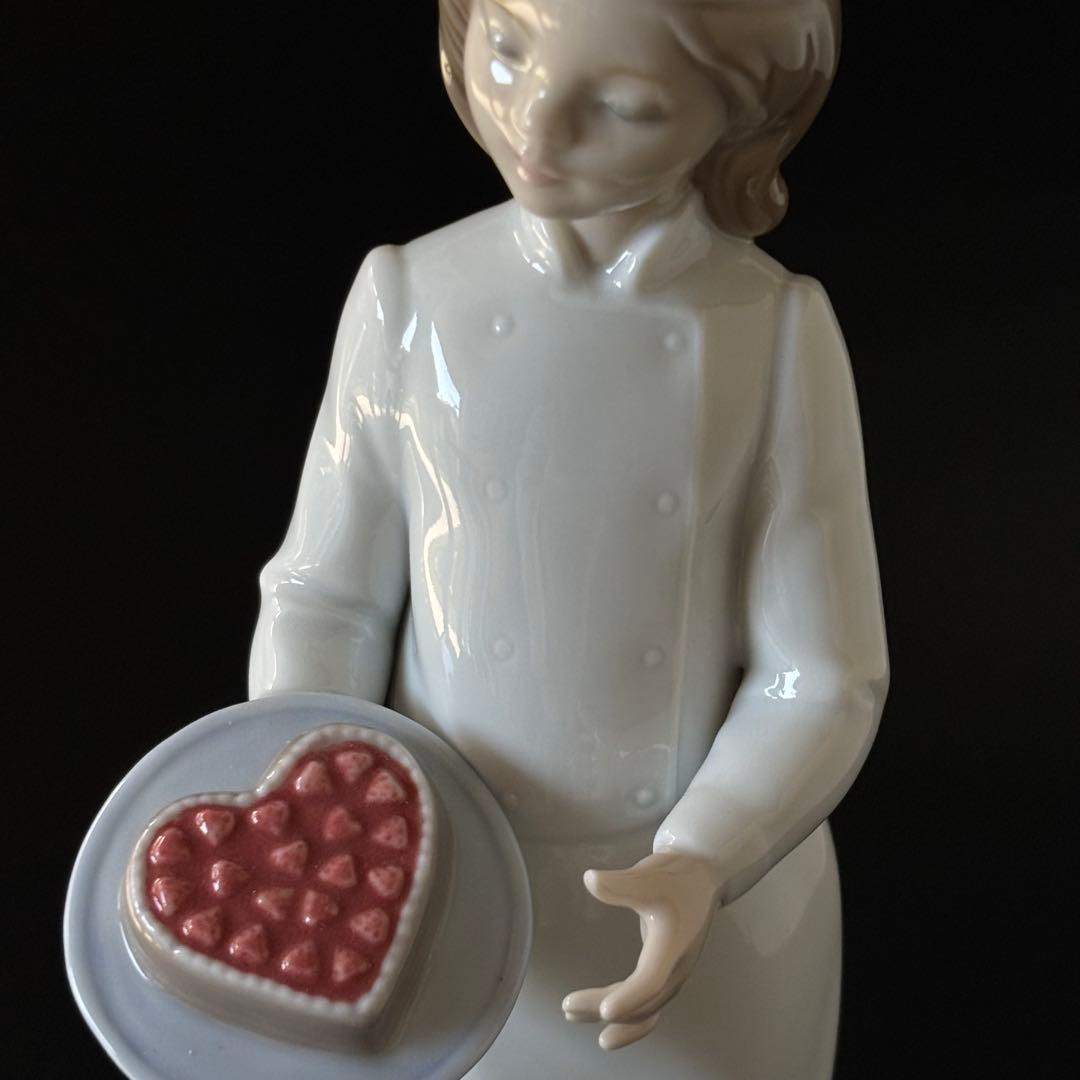 リヤドロ　NAO フィギュリン　パティシエ　Delicious Cake