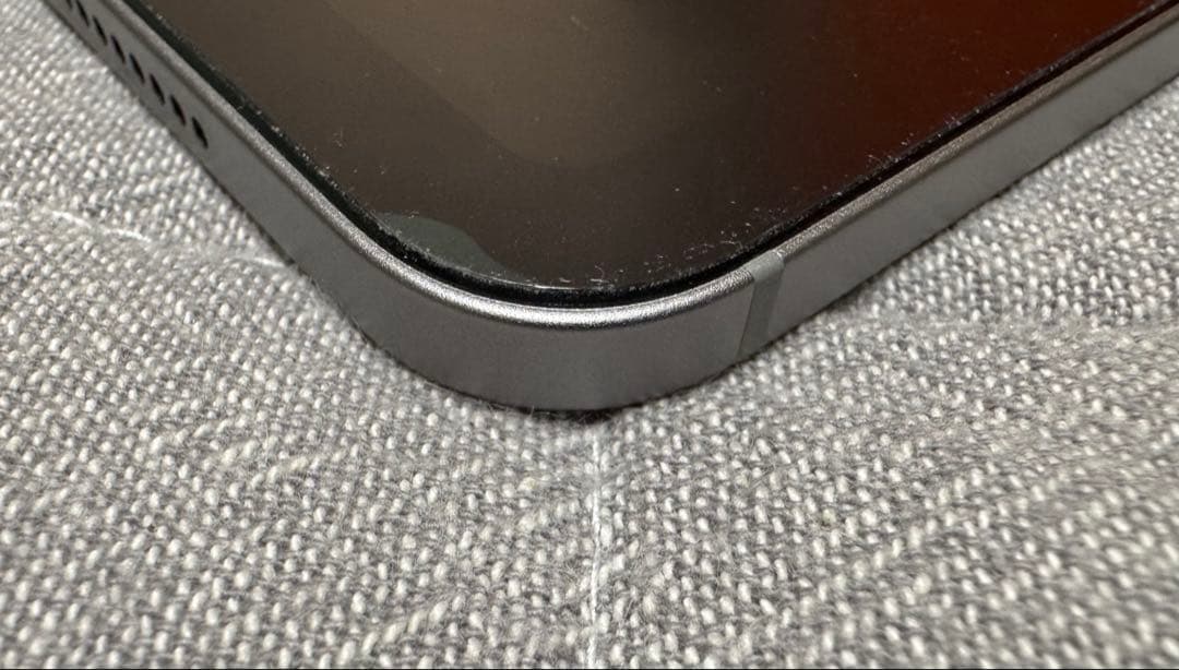 iPadAir本体 画面ひび割れフレーム曲がりあり