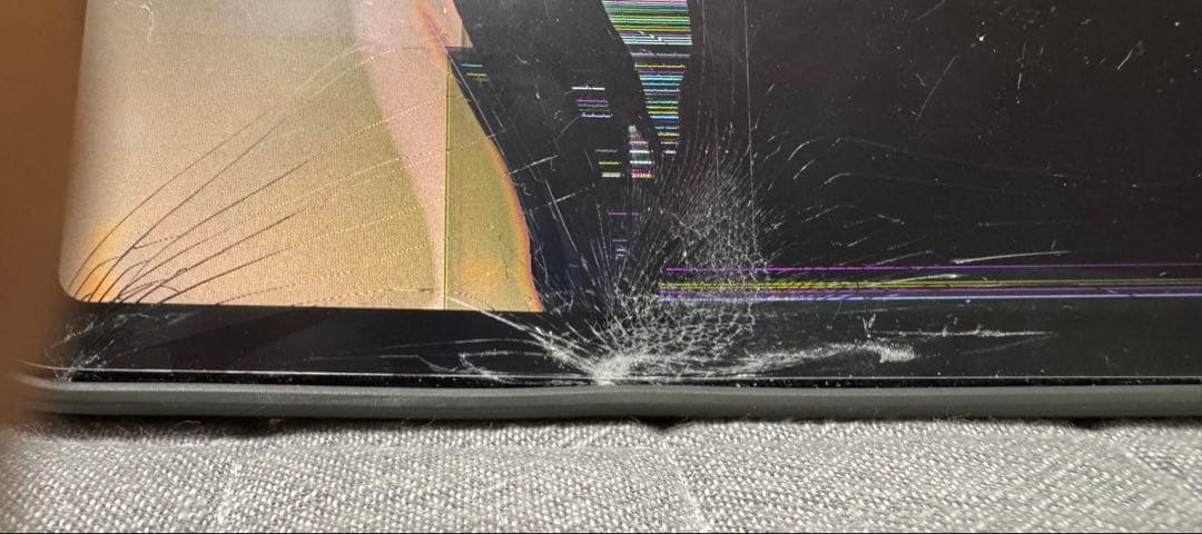 iPadAir本体 画面ひび割れフレーム曲がりあり