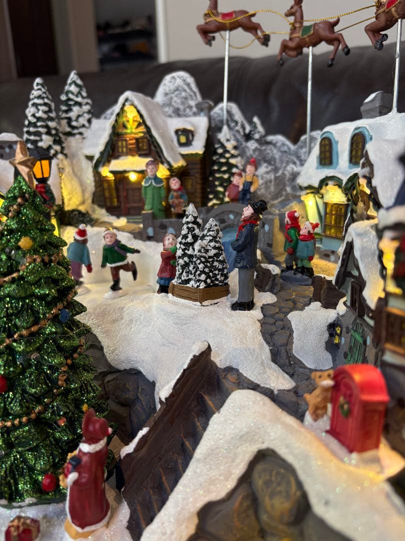 人気！クリスマスジオラマ☆スノー ホリデービレッジ ライト & ミュージック8曲