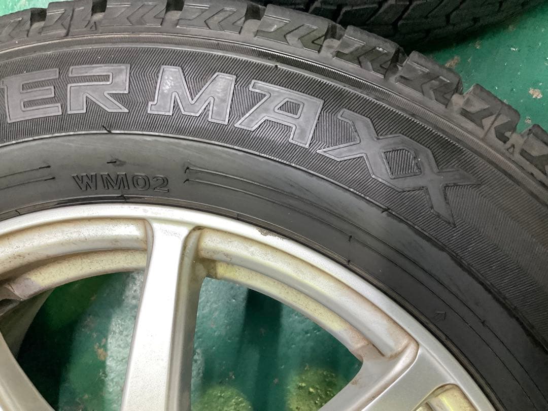 【送料無料】2024年製　WM02 ヴォクシー・ノア等に　中古スタッドレス4本
