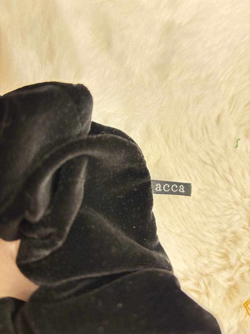 acca ビジュー付き　黒ベルベット　大きめシュシュ