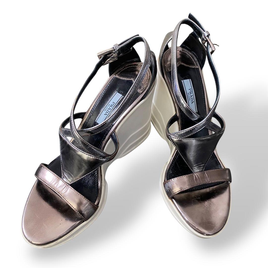 プラダ　ミュール　ハイヒール　ウェッジソール　メタリック　ストラップ　25cm