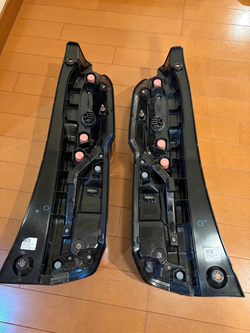車*ん様 N-BOX JF3 テールランプ純正　左右セット
