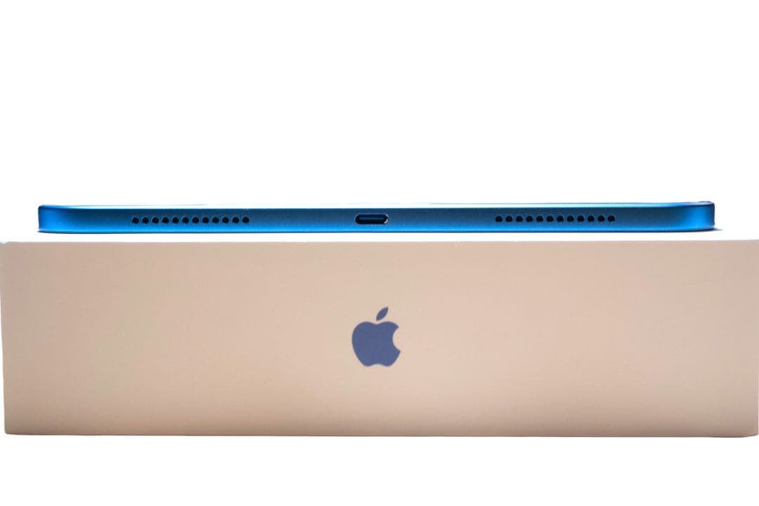 【ほぼ新品】iPad 第10世代　充放電15回 バッテリー100%