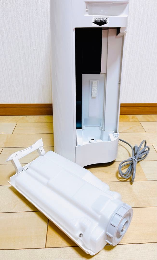 送料込み◎匿名配送◎ SHARP 加湿空気清浄機　KC-J50-W