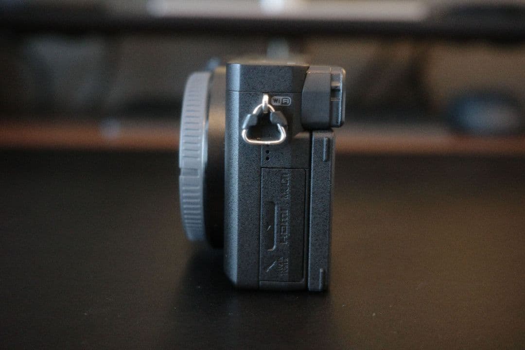 SONY α6400 ILCE-6400L ボディ(2528ショット)+周辺機器