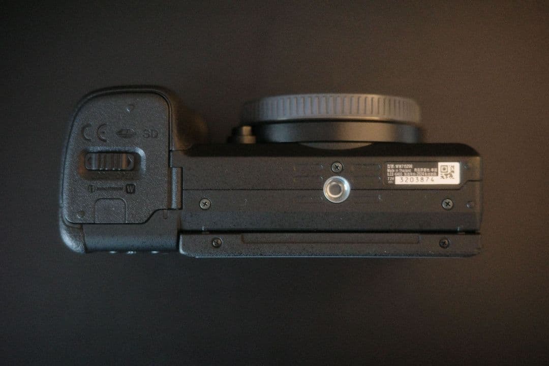 SONY α6400 ILCE-6400L ボディ(2528ショット)+周辺機器